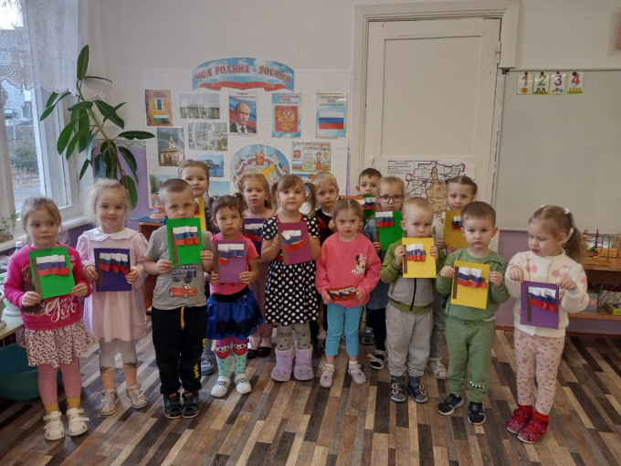Аппликация "Российский флаг" Аппликация "Российский флаг".