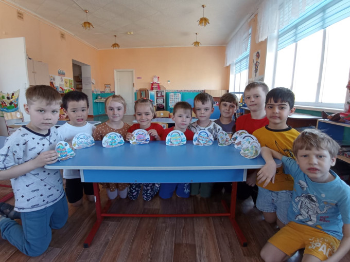 Аппликация "Планета, на которой мы живём" Аппликация "Планета, на которой мы живём".